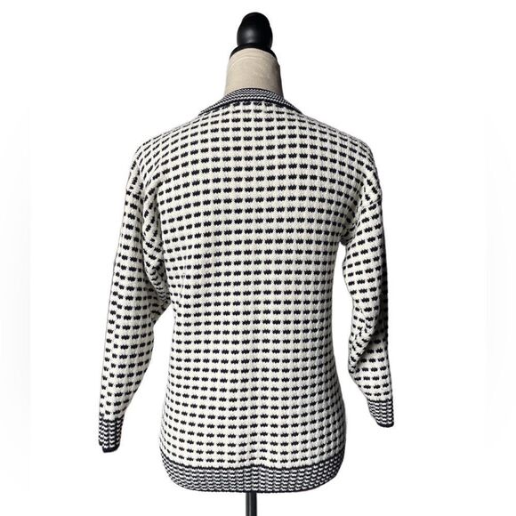 Stewart’s Vintage White & Blue Pullover Crewneck Knit Sweater (Size: Small) - Picture 3 of 12